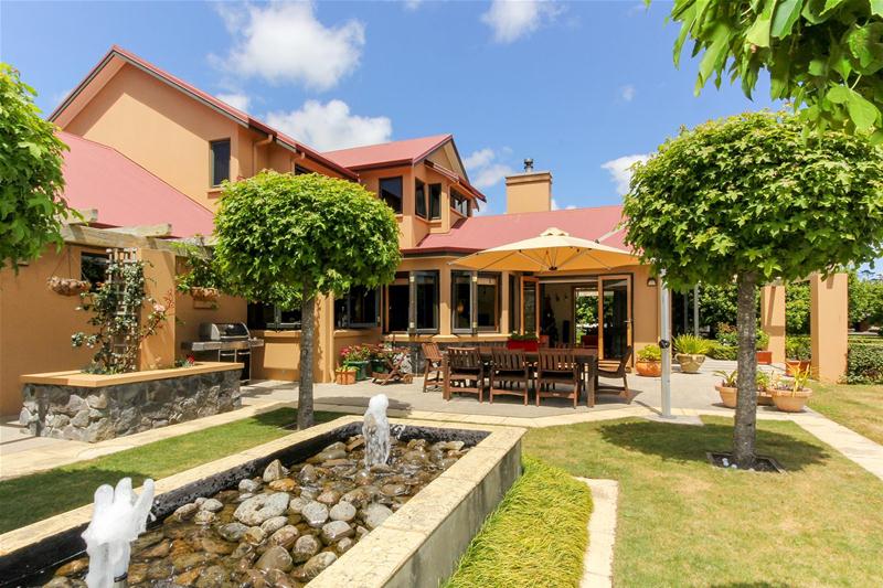 43 Shelter Grove, Frankleigh Park, New Plymouth - Carousel 1