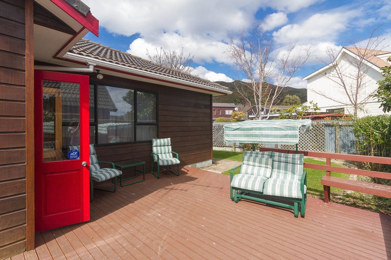 24A Saint Ronans Avenue, Waterloo, Lower Hutt - Carousel 2
