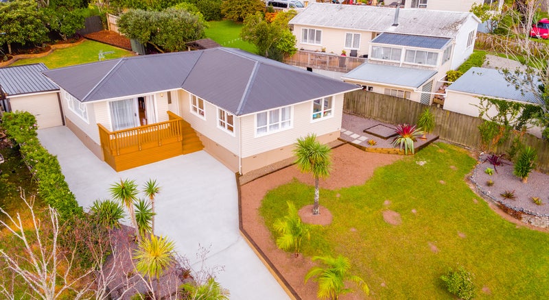 42 Commodore Drive, Lynfield, Auckland - Carousel 2