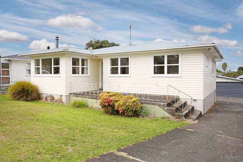 9 McQuarrie Avenue, Wattle Downs, Auckland - Carousel 1