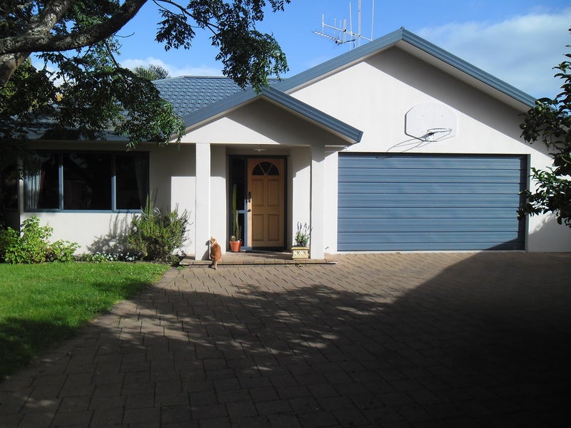 6 Genoa Close, Flagstaff, Hamilton - Carousel 1