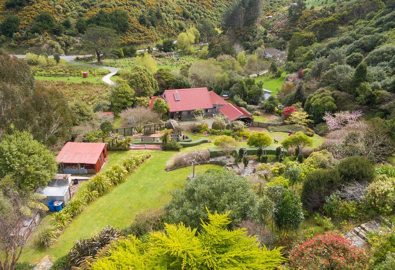 590 Makara Road, Karori - Carousel 1