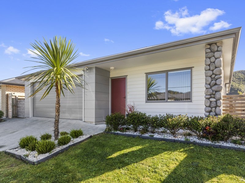 88 Farmer Crescent, Taita, Lower Hutt - Carousel 1