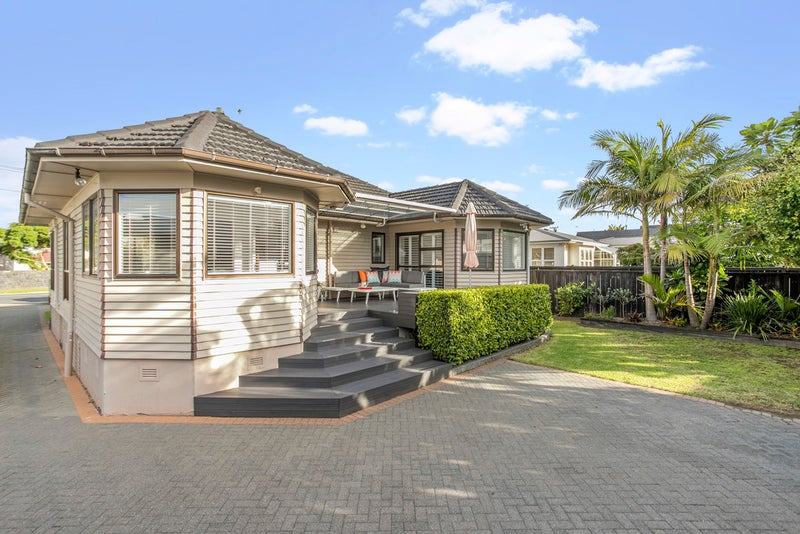 17 Eastern Beach Road, Eastern Beach, Auckland - Carousel 1