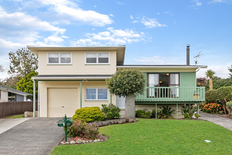 8 Barberton Terrace, Red Hill, Papakura - Carousel 1