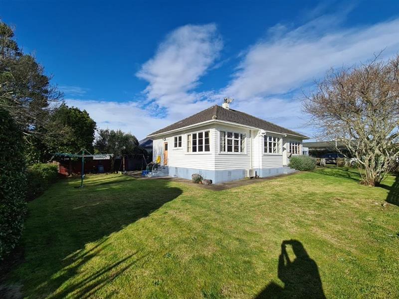 9D Paynters Avenue, Strandon, New Plymouth - Carousel 2