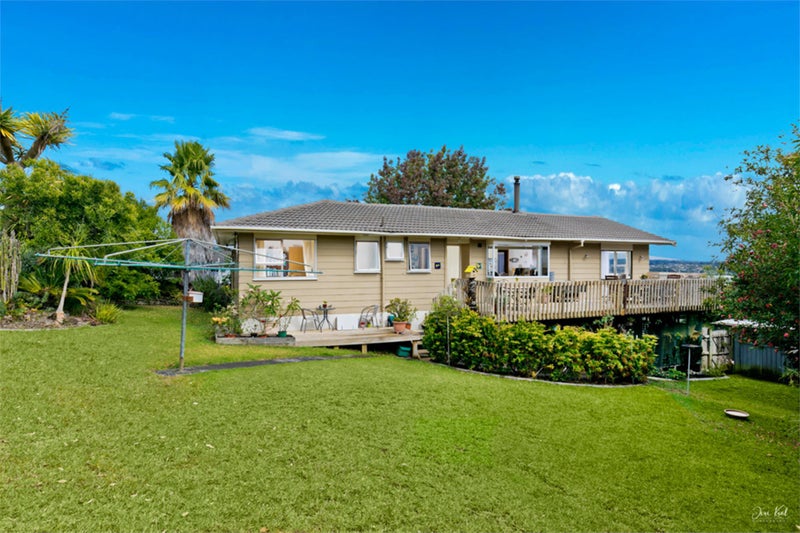 33 Longreach Drive, Sunnyvale, Auckland - Carousel 1