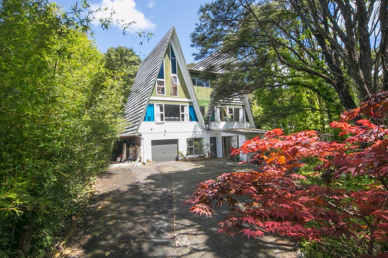 10 Waerenga Place, Titirangi, Auckland - Carousel 1