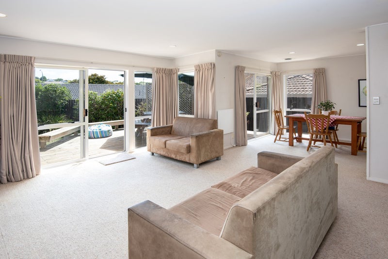 3/8 Bernie Edwards Place, Botany Downs, Auckland - Carousel 2