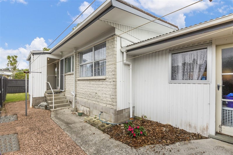 1/11 Mannering Place, Hillcrest, Auckland - Carousel 15