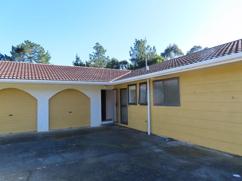 64 Moon Ridge Road, Moonshine Valley, Porirua - Carousel 1