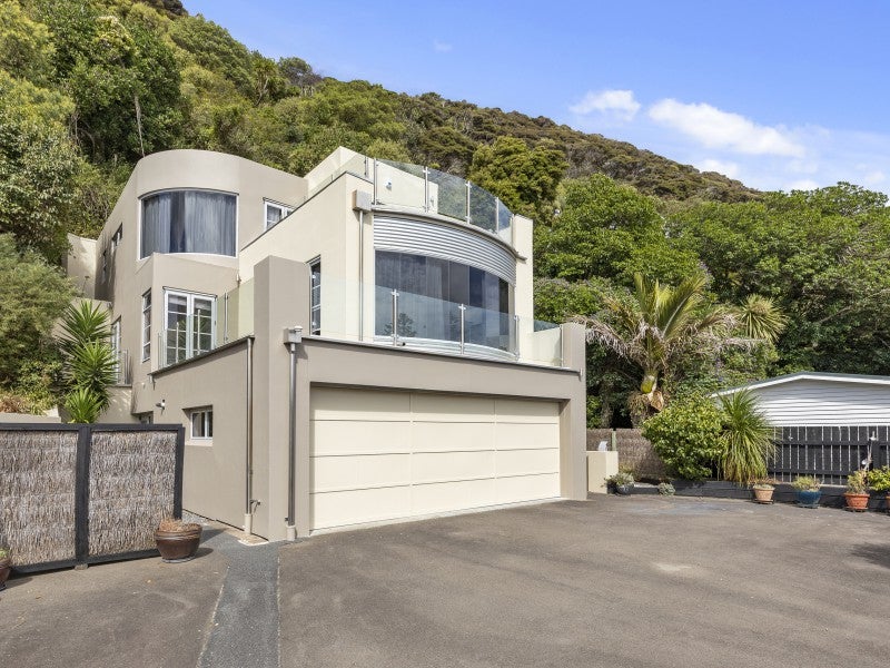 205 Muritai Road, Eastbourne, Lower Hutt - Carousel 1