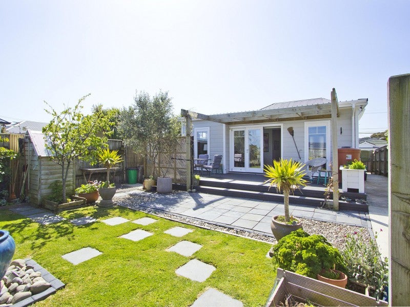 8 Adelaide Street, Petone, Lower Hutt - Carousel 1