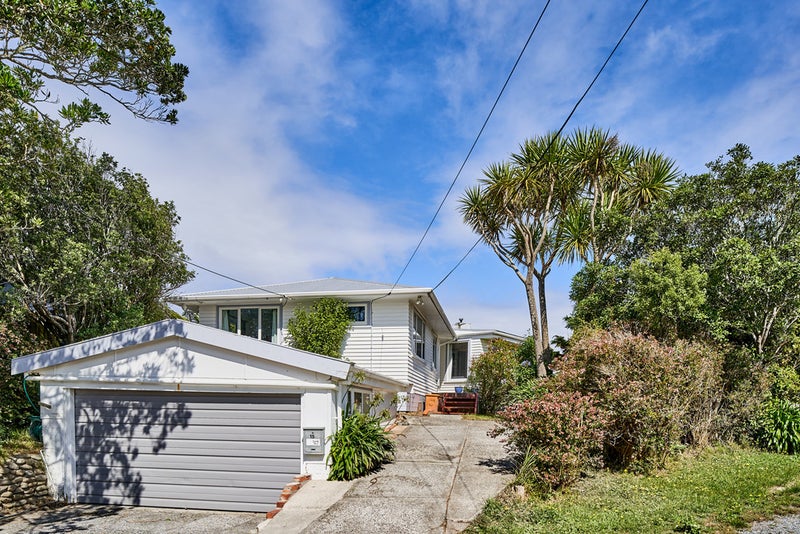 15 Balmain Street, Newlands, Wellington - Carousel 1