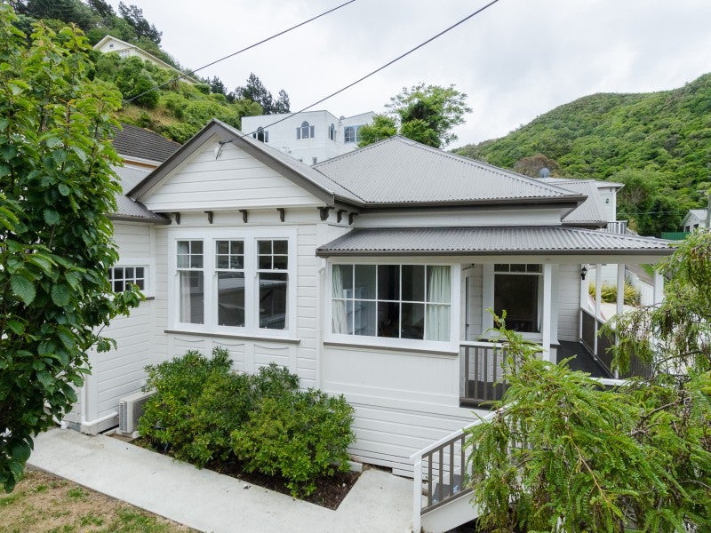 30 Ribble Street, Island Bay, Wellington - Carousel 1