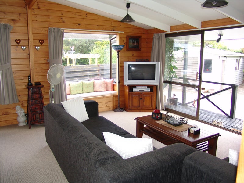 21A Rosedale Crescent, Cloverlea, Palmerston North - Carousel 2