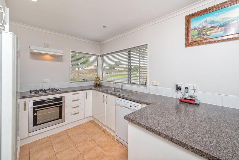 32 Abiru Crescent, Favona, Auckland - Carousel 2