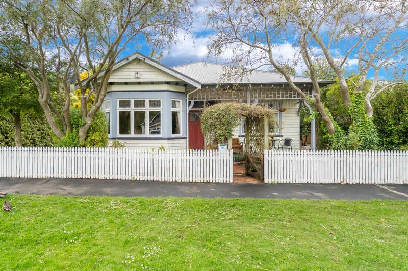 6 Ainslee Place, North East Valley, Dunedin - Carousel 1