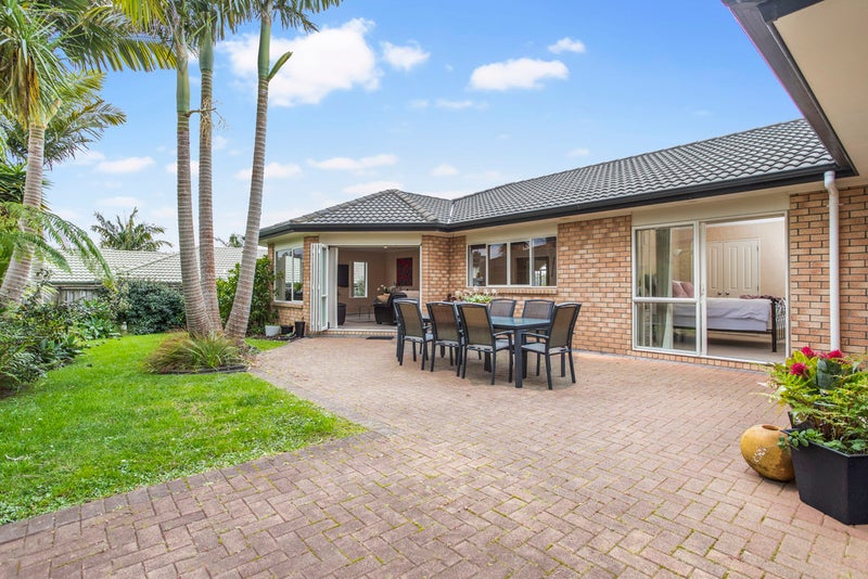 5 Reybert Place, Massey, Auckland - Carousel 2
