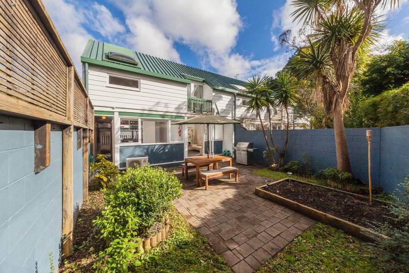 1/0 Waiohua Road, Greenlane, Auckland - Carousel 16