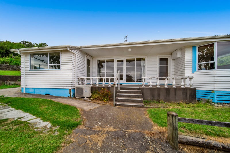 11 Gordon Street, Glen Avon, New Plymouth - Carousel 1