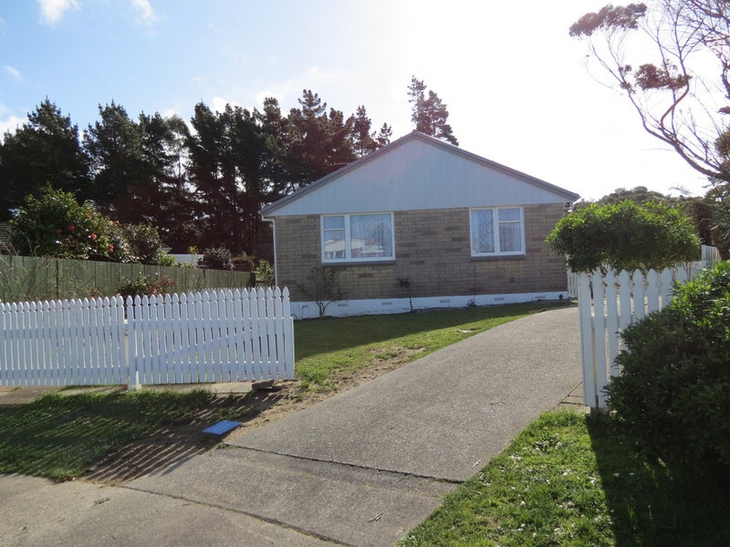 30 Bellona Place, Cannons Creek, Porirua - Carousel 1