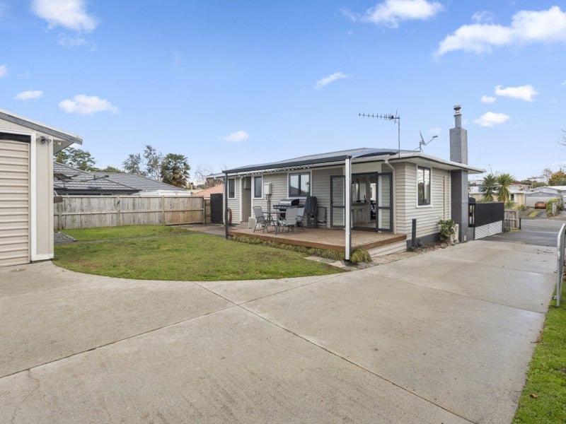 13 Bristol Avenue, Brookfield, Tauranga - Carousel 2