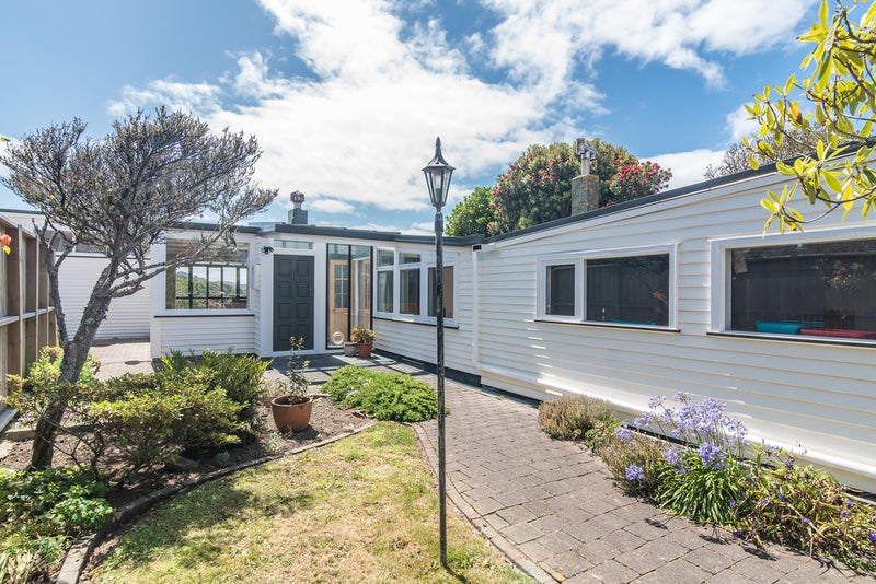 18A Everest Street, Khandallah, Wellington - Carousel 1