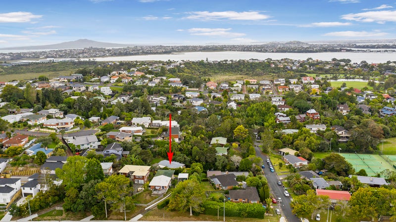 1/8 Kororo Street, Northcote, Auckland - Carousel 2