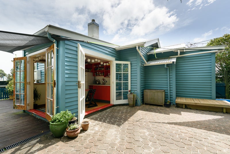 22 Athens Street, Miramar, Wellington - Carousel 2