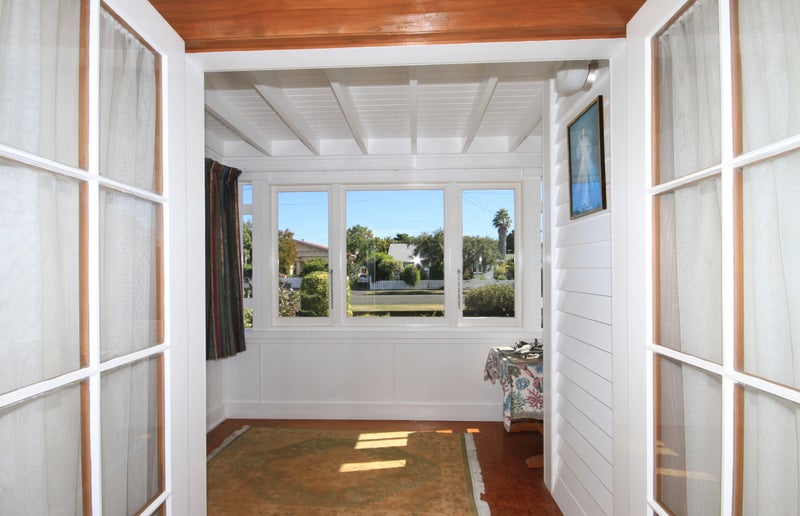 7 Jellicoe Street, Whanganui East, Whanganui - Carousel 2