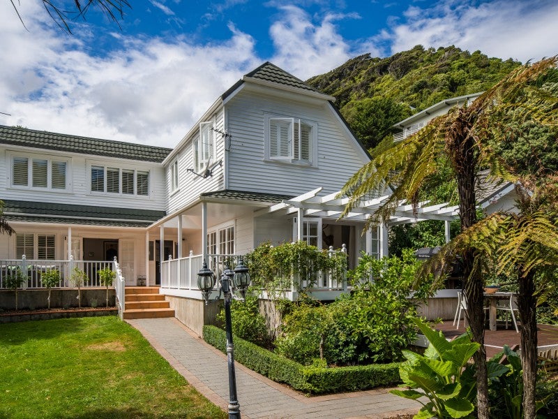 21 Nikau Street, Eastbourne, Lower Hutt - Carousel 2