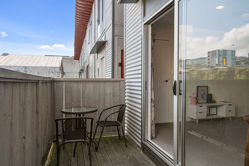 11/3 Kelvin Grove, Te Aro, Wellington - Carousel 9