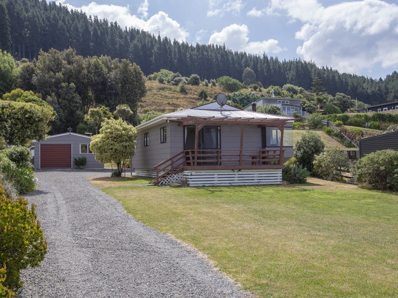 6 Sandy Bay Drive, Mataikona - Carousel 1