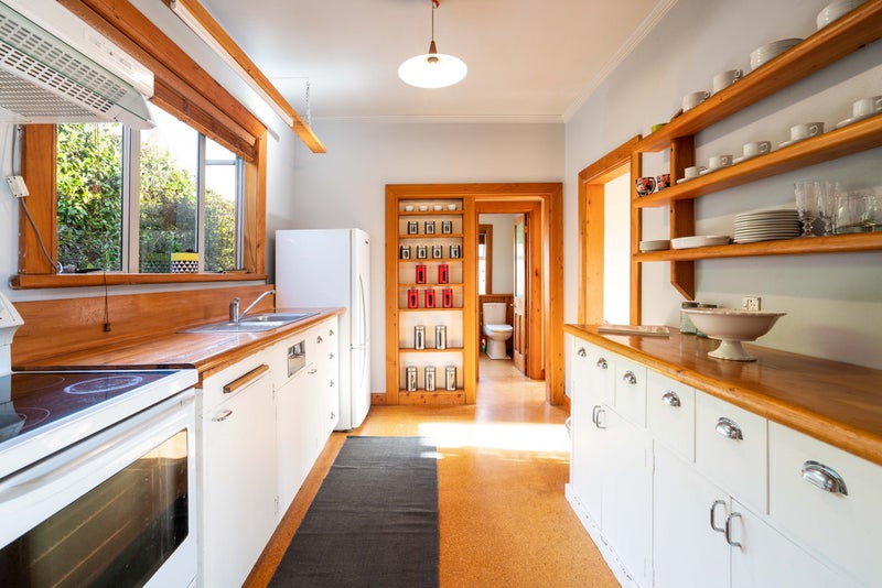 6 Moerangi Street, Broad Bay, Dunedin - Carousel 2