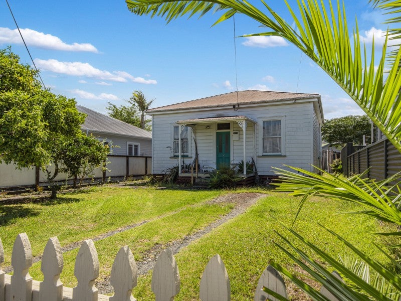 13 Wolfe Street, Regent, Whangarei - Carousel 1