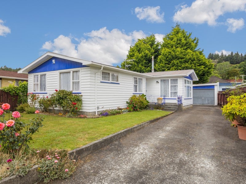 22 Oregon Drive, Maoribank, Upper Hutt - Carousel 1