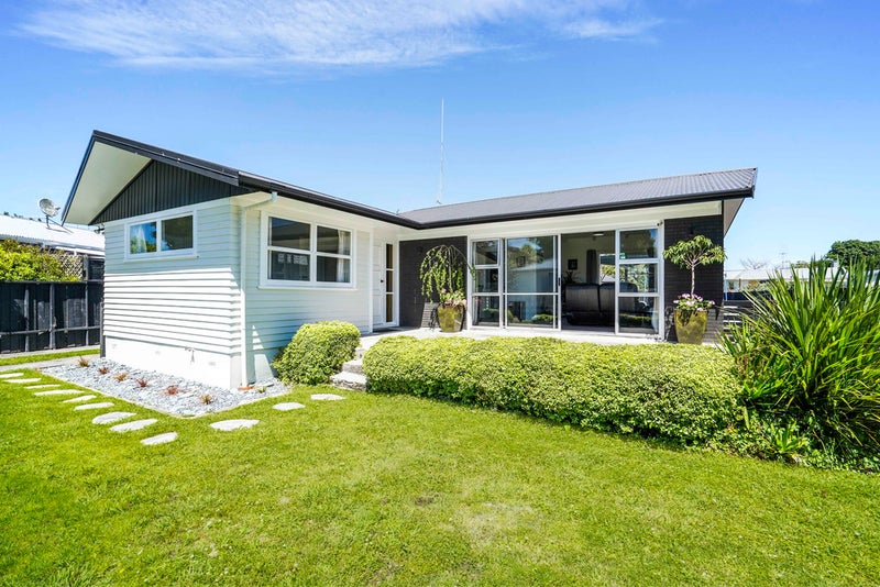 11 Marion Place, Deanwell, Hamilton - Carousel 1