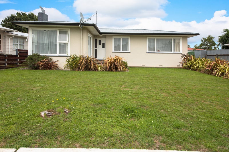 14 Anakiwa Street, Kelvin Grove, Palmerston North - Carousel 2