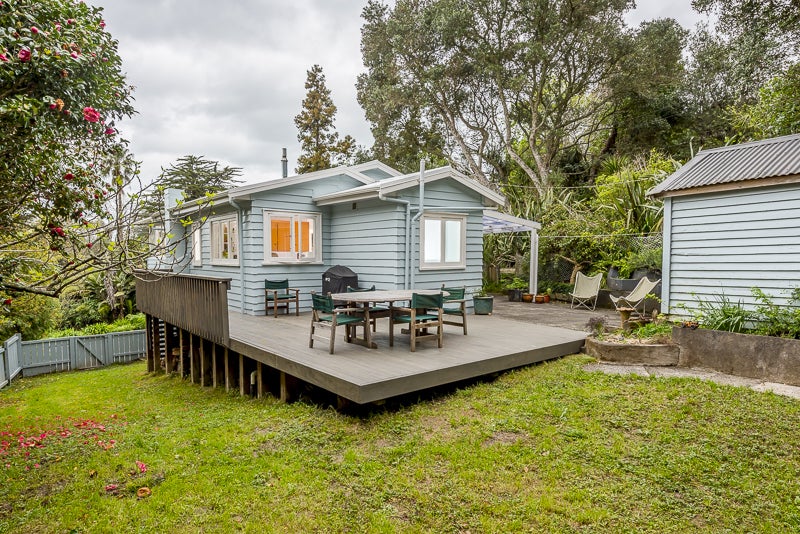 17 Laingholm Drive, Laingholm, Auckland - Carousel 1