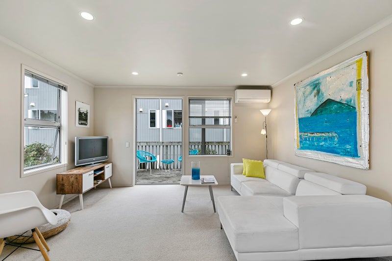 8/60 Owen Street, Newtown, Wellington - Carousel 1