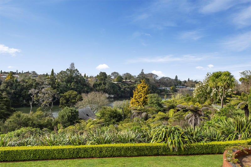 124 Beerescourt Road, Beerescourt, Hamilton - Carousel 1
