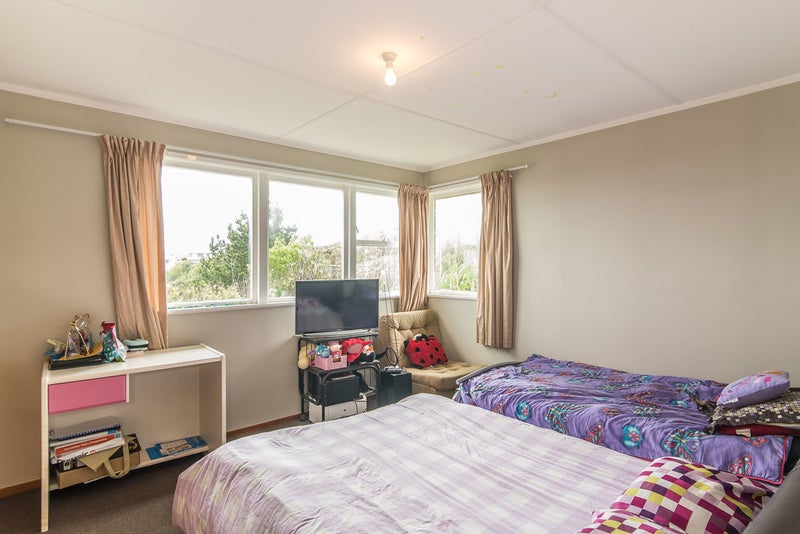 19 Almora View, Ascot Park, Porirua - Carousel 14