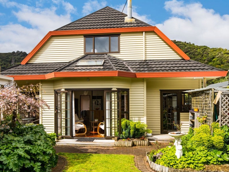 60 Oroua Street, Eastbourne, Lower Hutt - Carousel 1