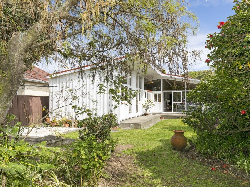 11 Strathmore Avenue, Strathmore Park, Wellington - Carousel 2