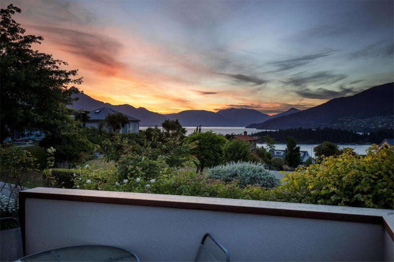 14 Milward Place, Kelvin Heights, Queenstown - Carousel 1