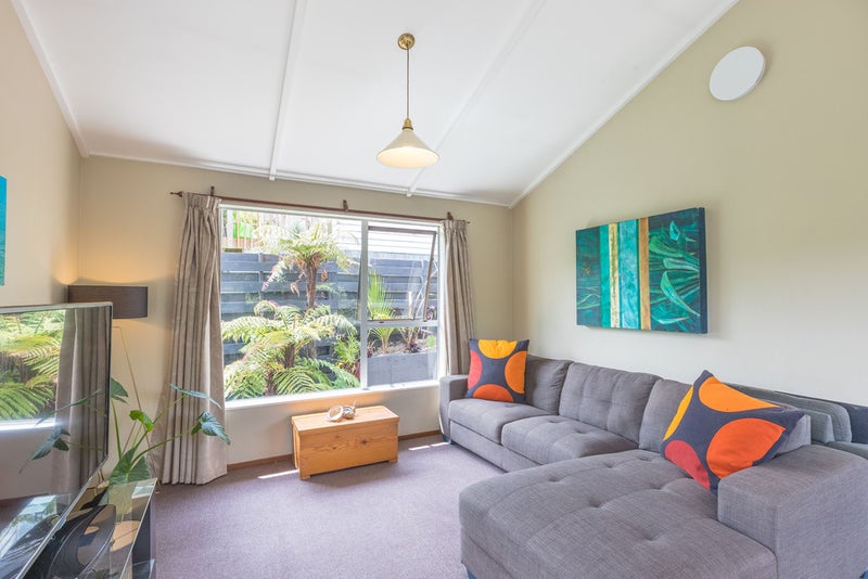 126B Taylor Terrace, Tawa, Wellington - Carousel 2