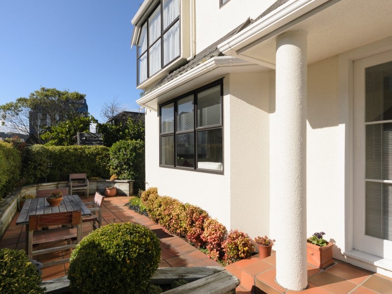 33 Macdonald Crescent, Te Aro, Wellington - Carousel 2