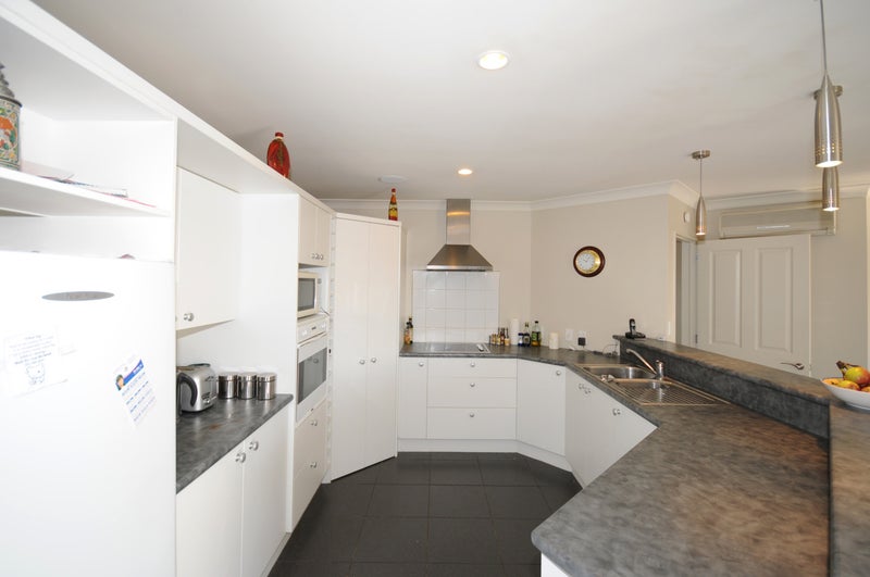 10 Alderney Mews, Casebrook, Christchurch - Carousel 2