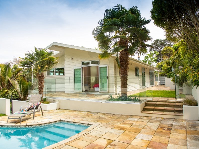 17 Taumaru Avenue, Lowry Bay, Lower Hutt - Carousel 2